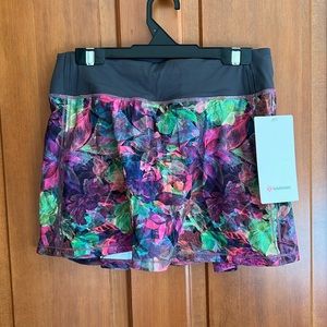 NEW WITH TAG - LULULEMON PACE RIVAL MR SKIRT - SIZE 4